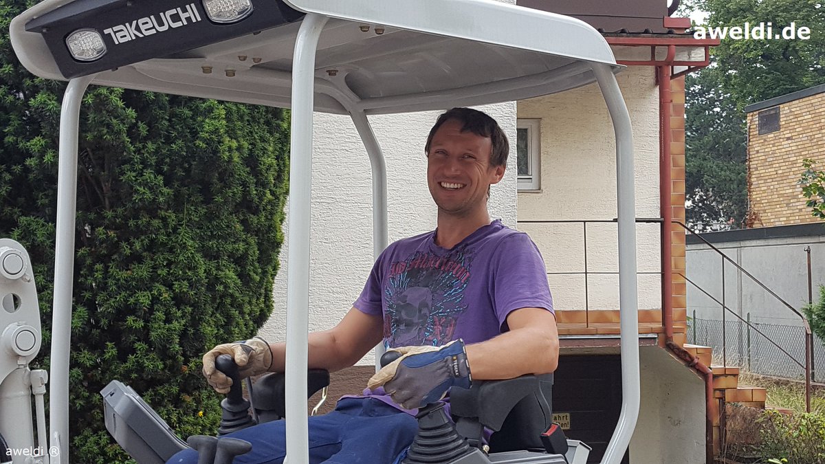 StefanPrahst's tweet photo. #Fernwärme #Baggerfahrer #Rudi kämpft mit #Minibagger im #City #Stadtteil #Mitte #Heidenheim #YouTube Video
https://t.co/c059kliBWU https://t.co/wR13kCbmr1