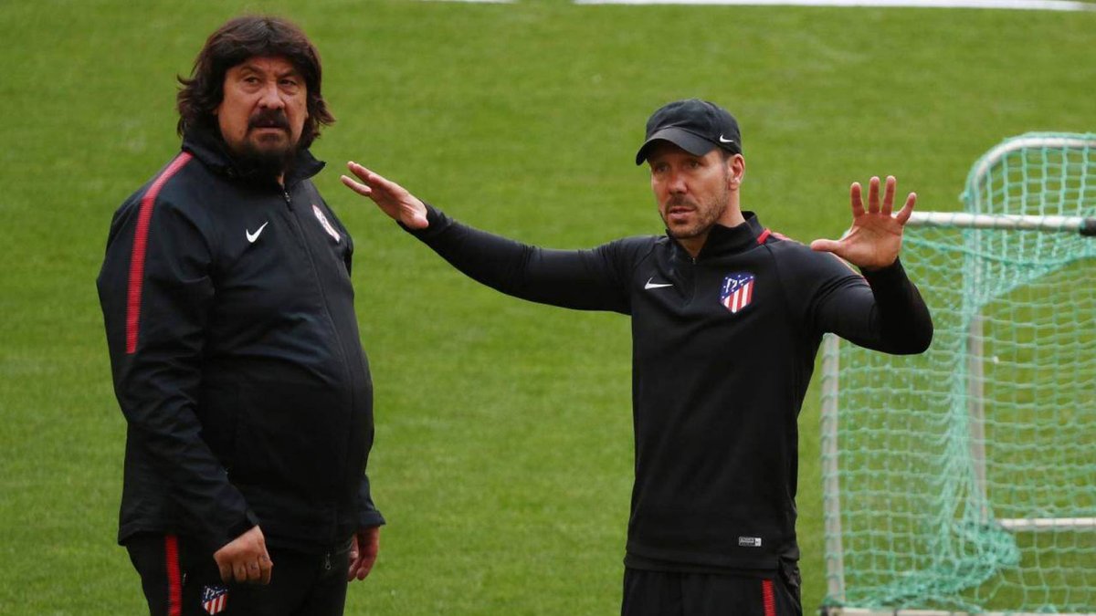 informantefut's tweet photo. El Mono Burgos habría tomado la decisión de separarse del Cholo Simeone y dejar el Atlético Madrid
https://t.co/zz361IMHxp https://t.co/bHepu7lPuG
