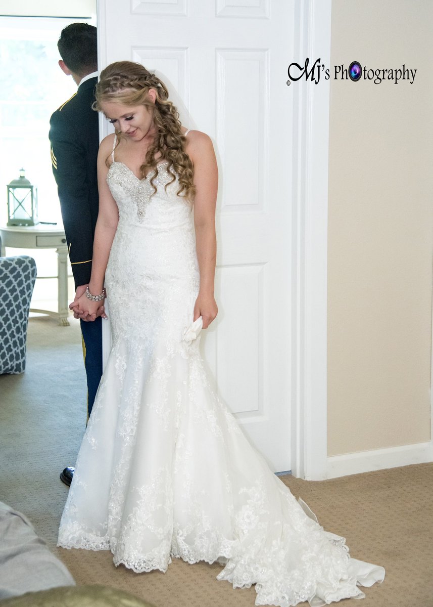 MJsPhotography2's tweet photo. This week is all about connecting with the bride's we met at Oregon Wedding Showcase! Who else went this weekend? 

#oregonbridemag
#bride
#oregonwedding
#pnwbride
#wedding
#weddinginspiration
#theknot
#theknotweddings
#fineartfriday
#pnwphotographer
#stylemepretty https://t.co/A9U8y7g5hZ