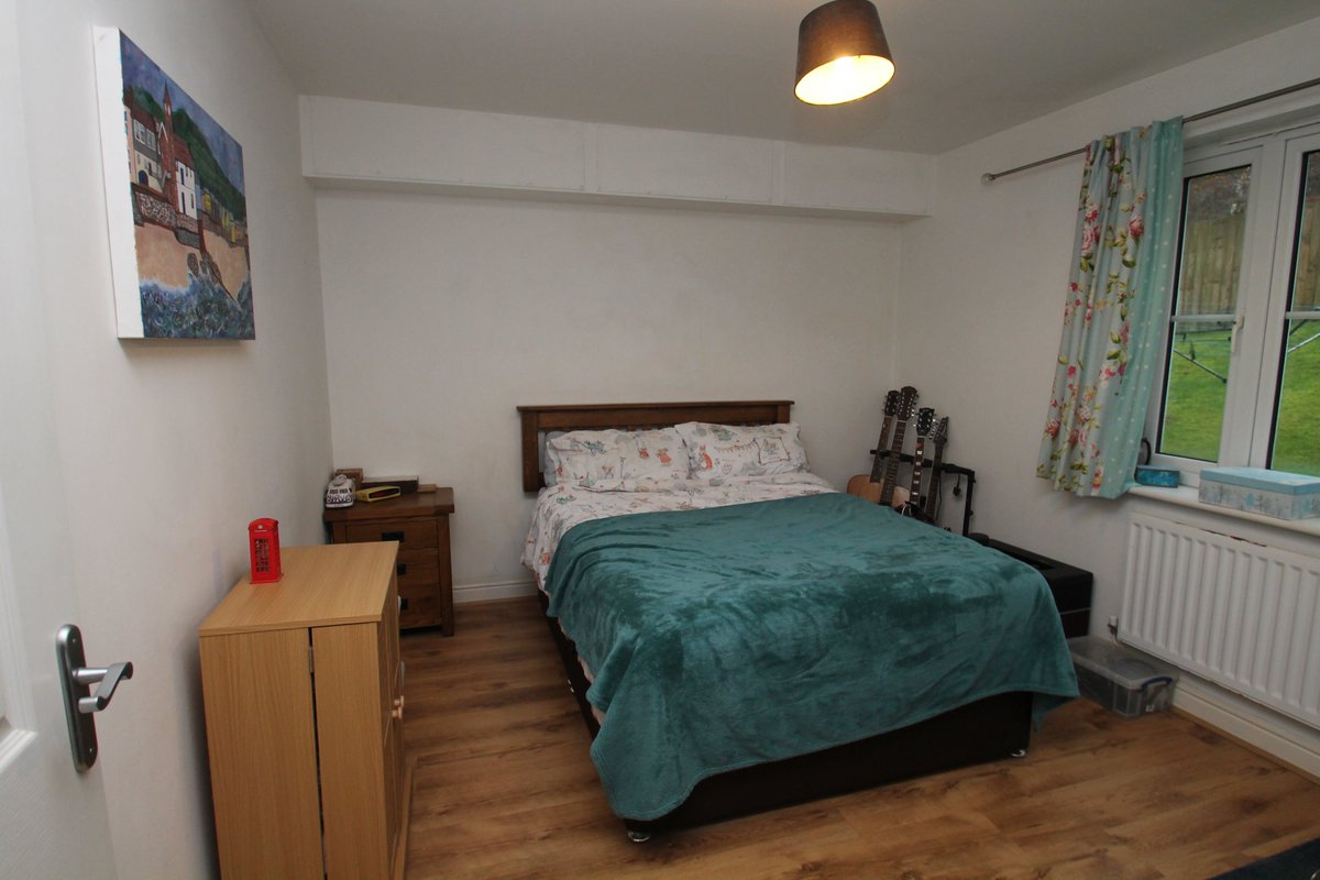 LettingsMB's tweet photo. A ground floor one bedroom #maisonette in #Whitchurch, #Tavistock - £520 PCM

The #property benefits from gas central heating, parking and a communal garden area

For more information, please visit our website https://t.co/hcE376zIV3 or call our office on 01752 759905

#lettings https://t.co/g2xjuYgAlG