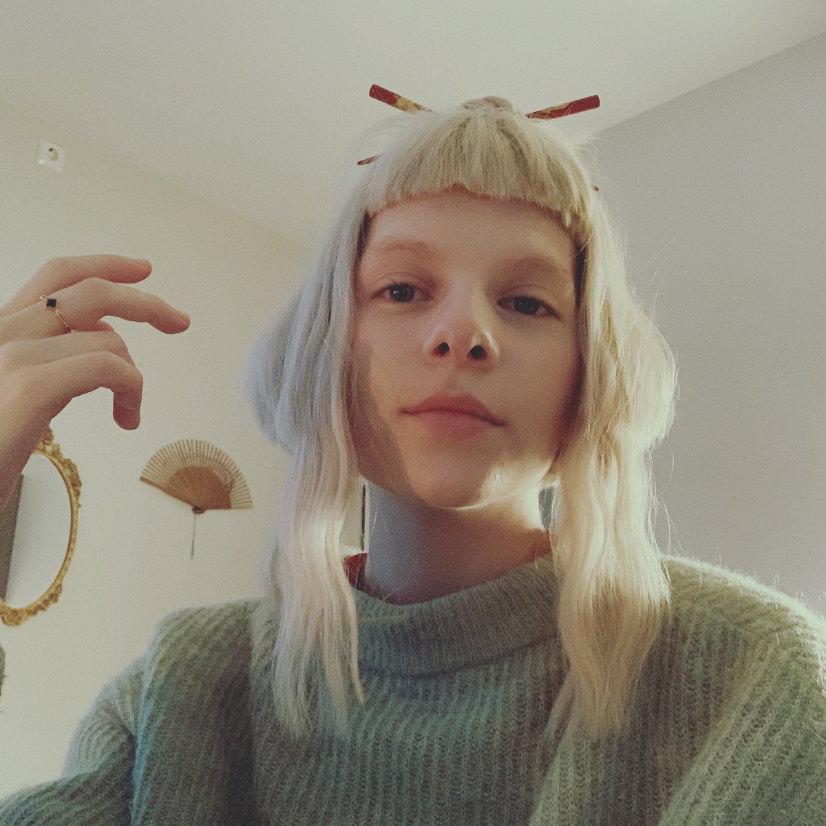 AURORA on X: Chopsticks for children are a much safer way to decorate your  hair. No eyes will be stabbed by me no more! WOOP (No eyes has been stabbed  before either