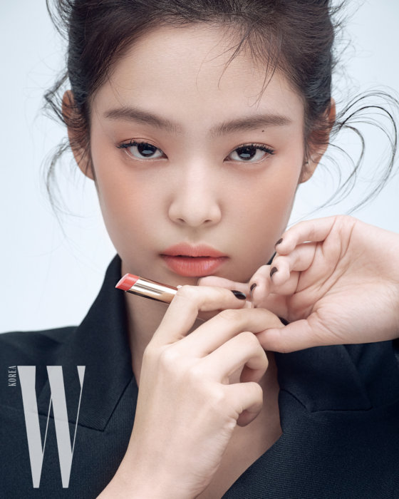 JENNIESOURCES's tweet image. Born To Be Jennie
📎wkorea.com/2020/01/22/bor…

#BLACKPINK #JENNIE #블랙핑크 #제니 #jennierubyjane #JENNIExHERA