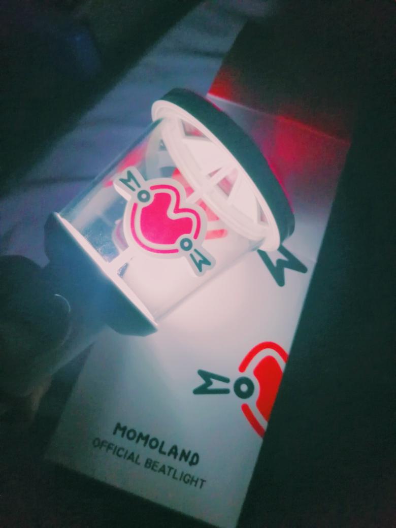 grplandd's tweet photo. Wachos, yo tengo el lightstick de Momoland y puedo decir que es la cosa más hermosa del mundo ❤️🥺

#StanMomoland #Momoland #Lightstick @MMLD_Official https://t.co/3JKt49CrCc