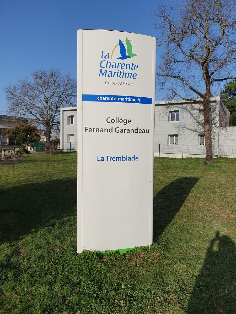 cbpbaste's tweet photo. Lancement #AteliersNumeriques dans 5 #Collèges @departement17
1ère bénéficiaire avec Camille Club Informatique #VauxsurMer &amp; Claude Foucher @OrangeSolidariT
Partenariat #InclusionNumerique @NetSolidaire pr parents &amp; habitants #LaTremblade #LaRochelle #Saintes #Archiac #Montendre https://t.co/8VVe2lEOWU