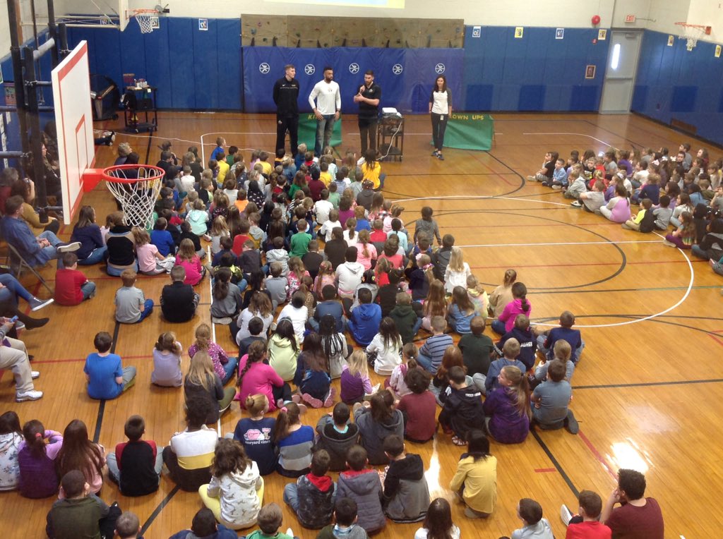 HakimJones4's tweet photo. UAlbany men's basketball program at our PBIS assembly today talking about sportsmanship. Excellent young men and coach. Thank you Great Danes!! #PieterBCoeymanselementaryschool #RCSlovestolearn #UAlbanyGreatDanes https://t.co/2rZlQwl0Wa