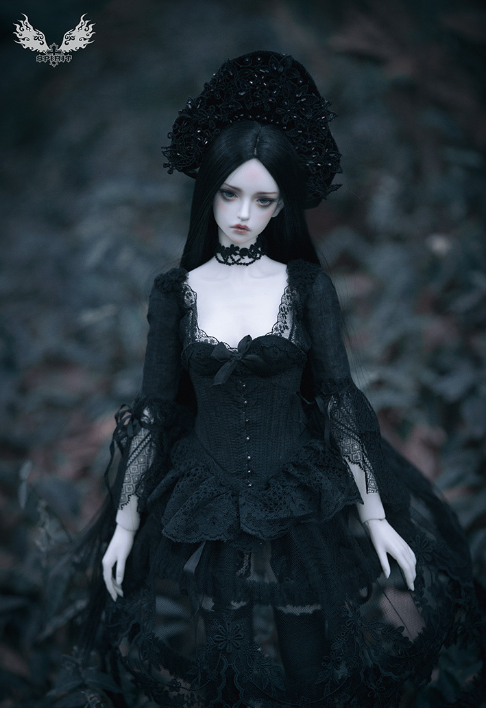 DOLKSTATION's tweet photo. 【即納情報】SPIRIT DOLLより60cmサイズドールの『Dahlia』のご紹介です！洗練された美しいお顔だちに、鋭くも儚げな眼差しが魅力的な美少女。夢と現を彷徨うような、人離れしたダークでミステリアスな雰囲気をぜひご堪能ください。
PC➡️https://t.co/WHbkhEito2
スマホ➡️https://t.co/MAkucbY6dL https://t.co/SHFaakC6KR