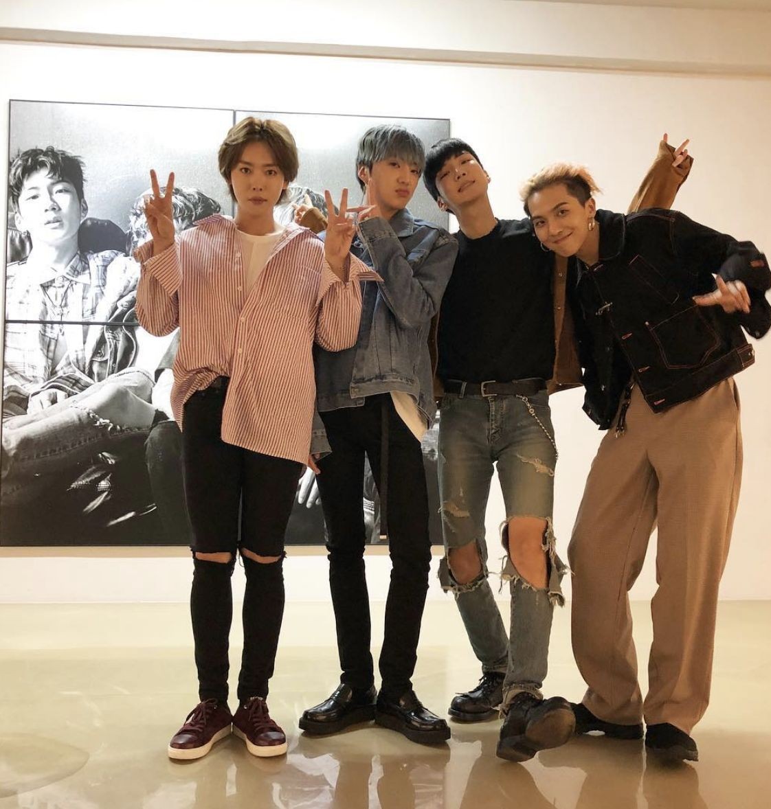 AWSHOONY's tweet photo. อย่าว่าแต่เราชินเลยเค้าก็ชินกับการอยู่ด้วยกัน 4 คน เหมือนกัน
#WINNER #KangSeungYoon #KimJinWoo #SongMinHo #LeeSeungHoon #4WINNER https://t.co/A5ptLmItJe