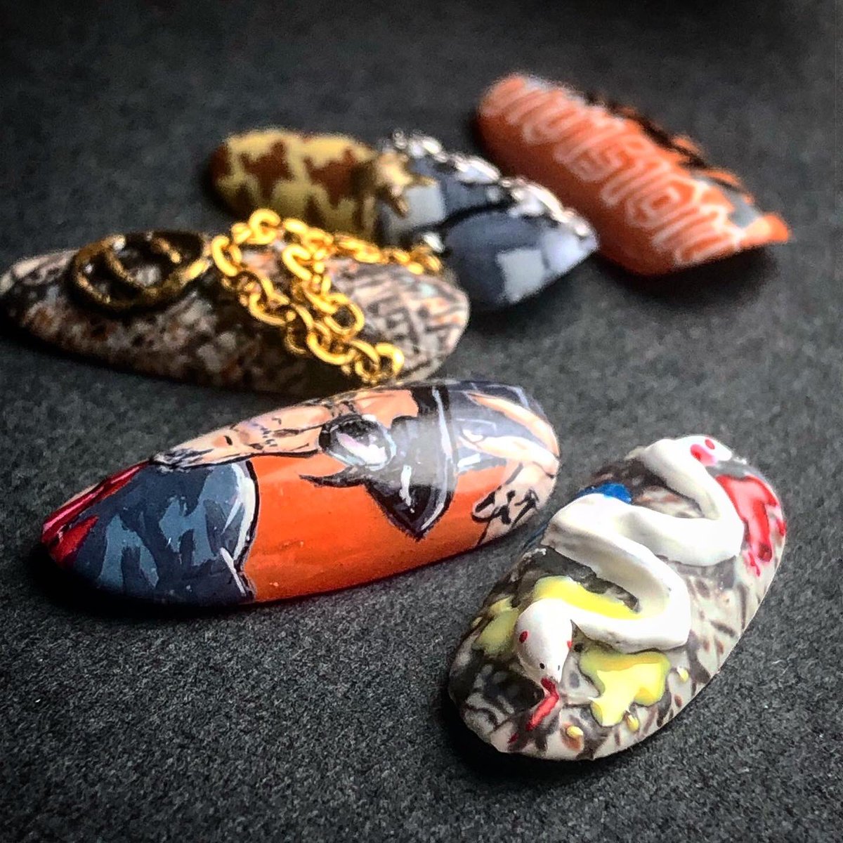 AMEYA_NAILS's tweet photo. ほんじつは #ヒプノシスマイク にて #黒田崇矢 さん演じる #MCMasterMind こと #天谷奴零 のお誕生日ということで、#痛ネイル 仕様のネイルチップを制作致しました🕶
#オオサカディビジョン 最近は #CreepyNuts さんの提供曲セルフカバーなどで盛り上がってますね🐍🐉
#天谷奴零生誕祭2020 https://t.co/CXB0viBVwe