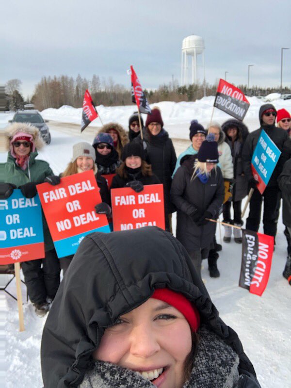 KristanRooke's tweet photo. Photos from Geraldton on day 2 of rotating strikes for @ETFOeducators in Superior-Greenstone #ETFOstrike #ETFOstrong #cutshurtkids @EtfoSuperior https://t.co/1G3PJWToZO