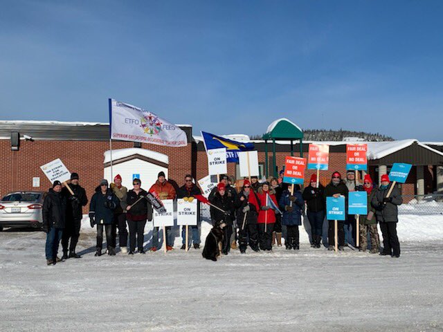 KristanRooke's tweet photo. Photos from Manitouwadge on day 2 of rotating strikes for @ETFOeducators in Superior-Greenstone #ETFOstrike #ETFOstrong #cutshurtkids @EtfoSuperior https://t.co/L0hSDZryi1