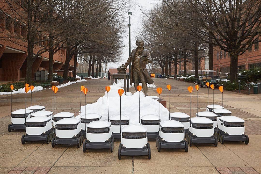 We can’t believe these bots have been stealing the show on our daily tours for an entire year now. Happy Anniversary to our <a href="/StarshipGMU/">Starship GMU</a> robots! Want to see them in action?

▶️ Sign up for your campus tour today: fal.cn/369vb and #ChooseMason 💚💛🤖