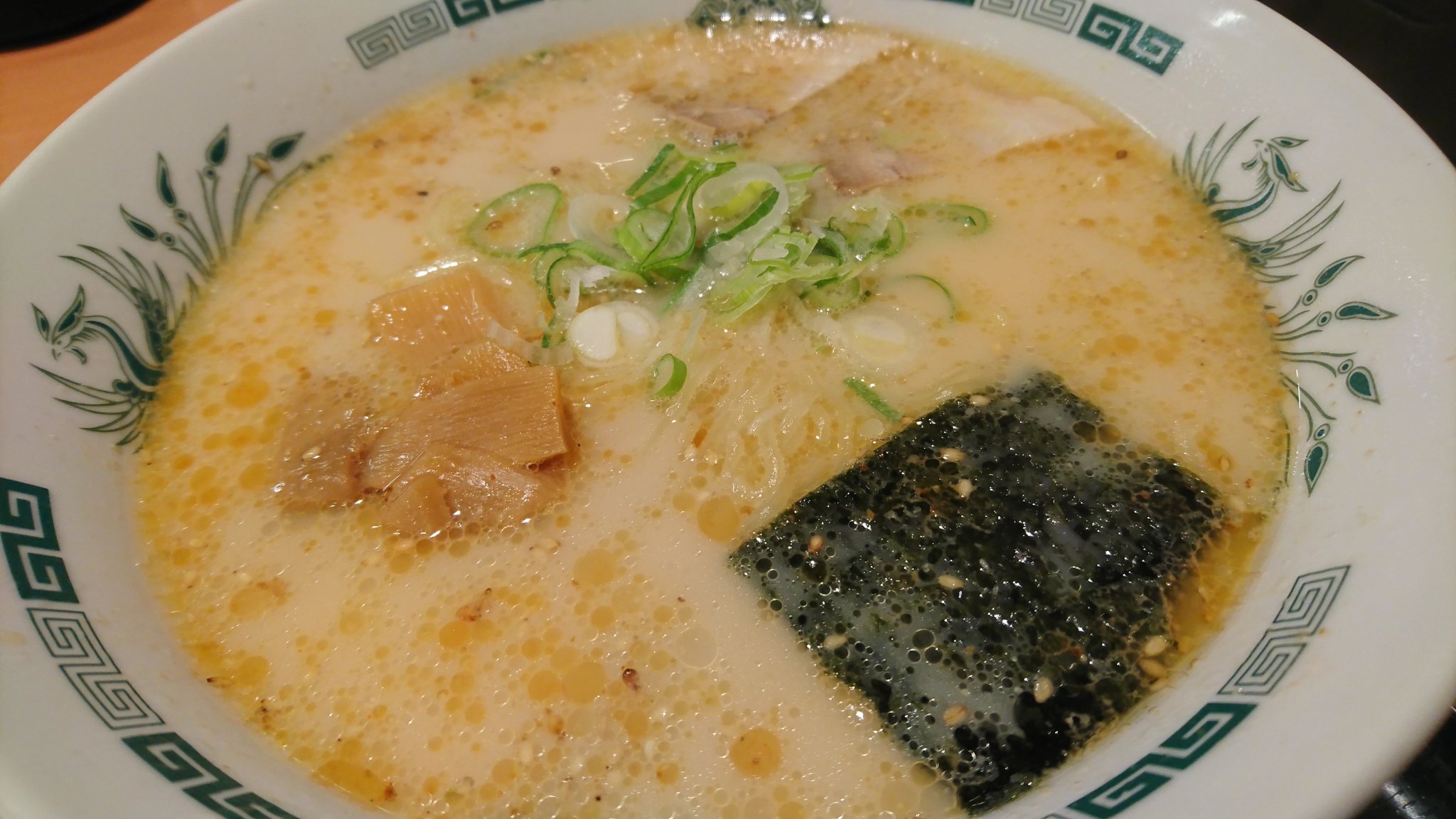 くに Sur Twitter 〆まーす ﾟ ﾟ ﾉｼ 半チャーハンセット とんこつラーメン モリモリサービス券使用 麺大盛り マイルドクリーミーな豚骨スープにちゅるモチ中華麺 つまりは 最高である 日高屋 とんこつラーメン 豚骨ラーメン 半チャーハン 上福岡 上福岡