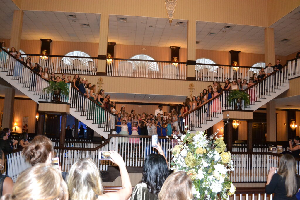 royalenova's tweet photo. Ball 2017 - https://t.co/AM9b4uulNA https://t.co/ZDbAKkFKbU