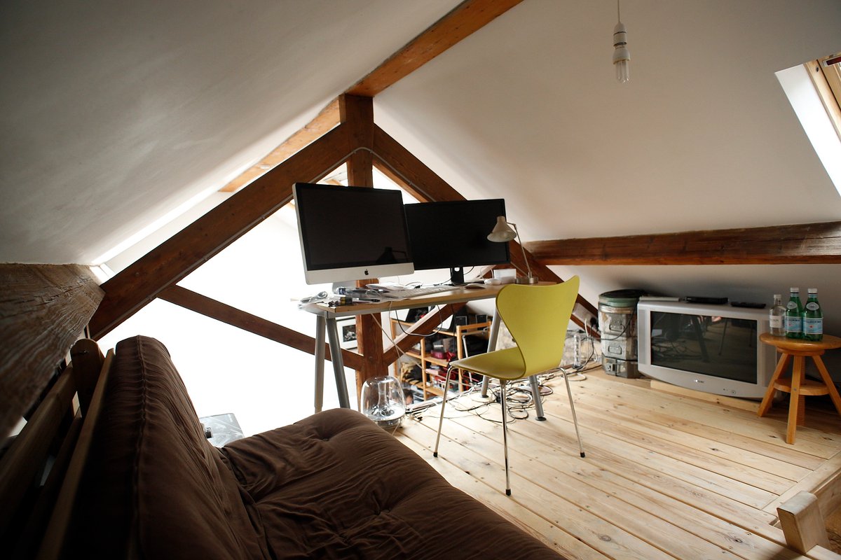 gromitburger's tweet photo. Stylishly refurbished office / studio space to suit up to six people on Old Orchard, just off Walcot St, opposite Walcot House. 2 minute walk to Bath city centre. Lovely light, airy space with mezzanine. https://t.co/JnpFVgmVQP