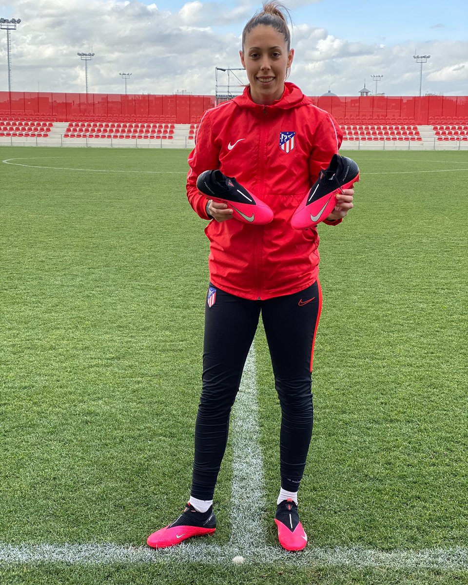Lola_Gallardo1's tweet photo. ¿Os gustan tanto como a mi? 🙏🏼🤩 #PhantomVSN2 @nikefootball https://t.co/4BW5doGgno