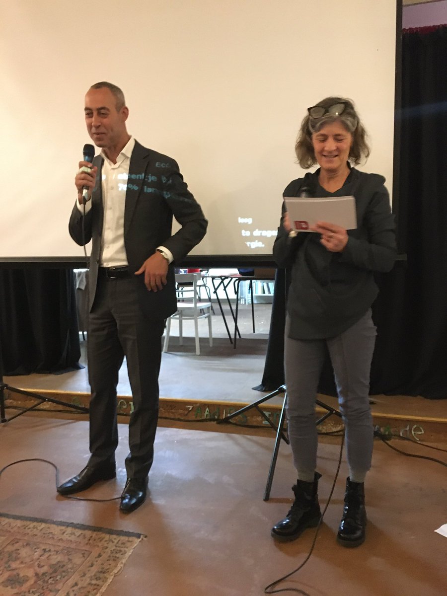 broedplaats010's tweet photo. “Vroeger waren mijn idolen politici. Tegenwoordig zijn mijn idolen docenten.” -aldus @SaidKasmiD66 @rotterdam #lerarentekort https://t.co/d10nPU2kXo