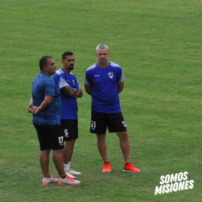 SomosMisiones's tweet photo. #TorneoRegional 

GUARANÍ SIN TÉCNICO

A dos semanas del comienzo del  Torneo Regional Guaraní Antonio Franco sufre la baja de Manuel Dutto.

El que hasta hoy fué tecnico de la Franja asumirá como Jefe del Servicio Penitenciario de la Provincia de Misiones.

#SomosMisiones https://t.co/HKouUcP0Bh