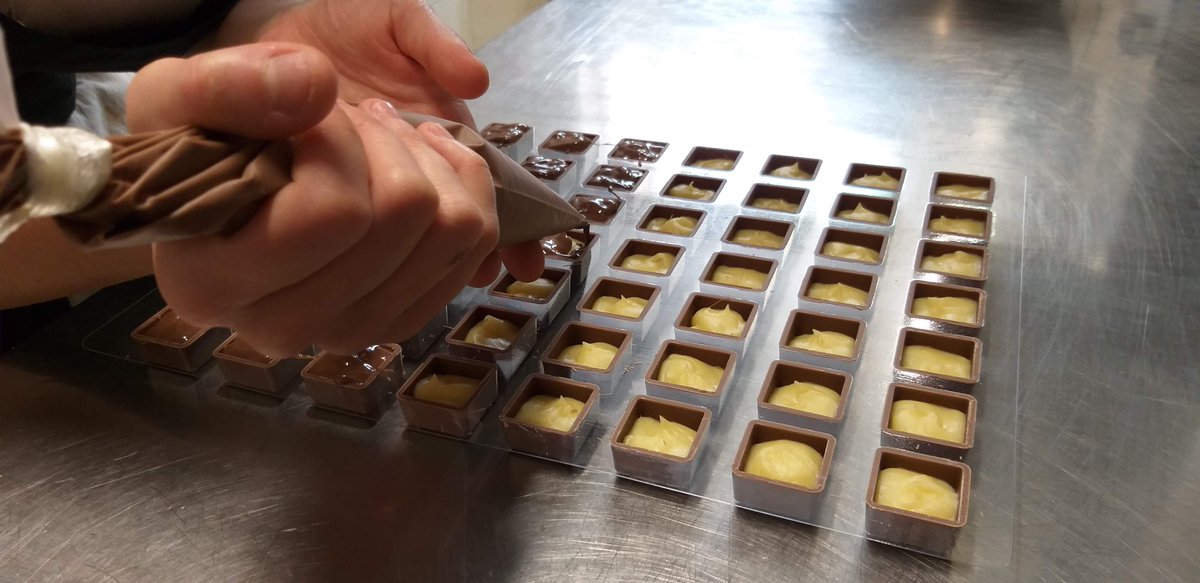 Color_Hotel's tweet photo. La Pasticceria de #LaVerandaDelColor continuerà presto a viziarti con golosissimi cioccolatini freschi...

#MichelinStar #Bardolino
🔶https://t.co/3CK3kkHXEf https://t.co/hjQUEbfSjQ