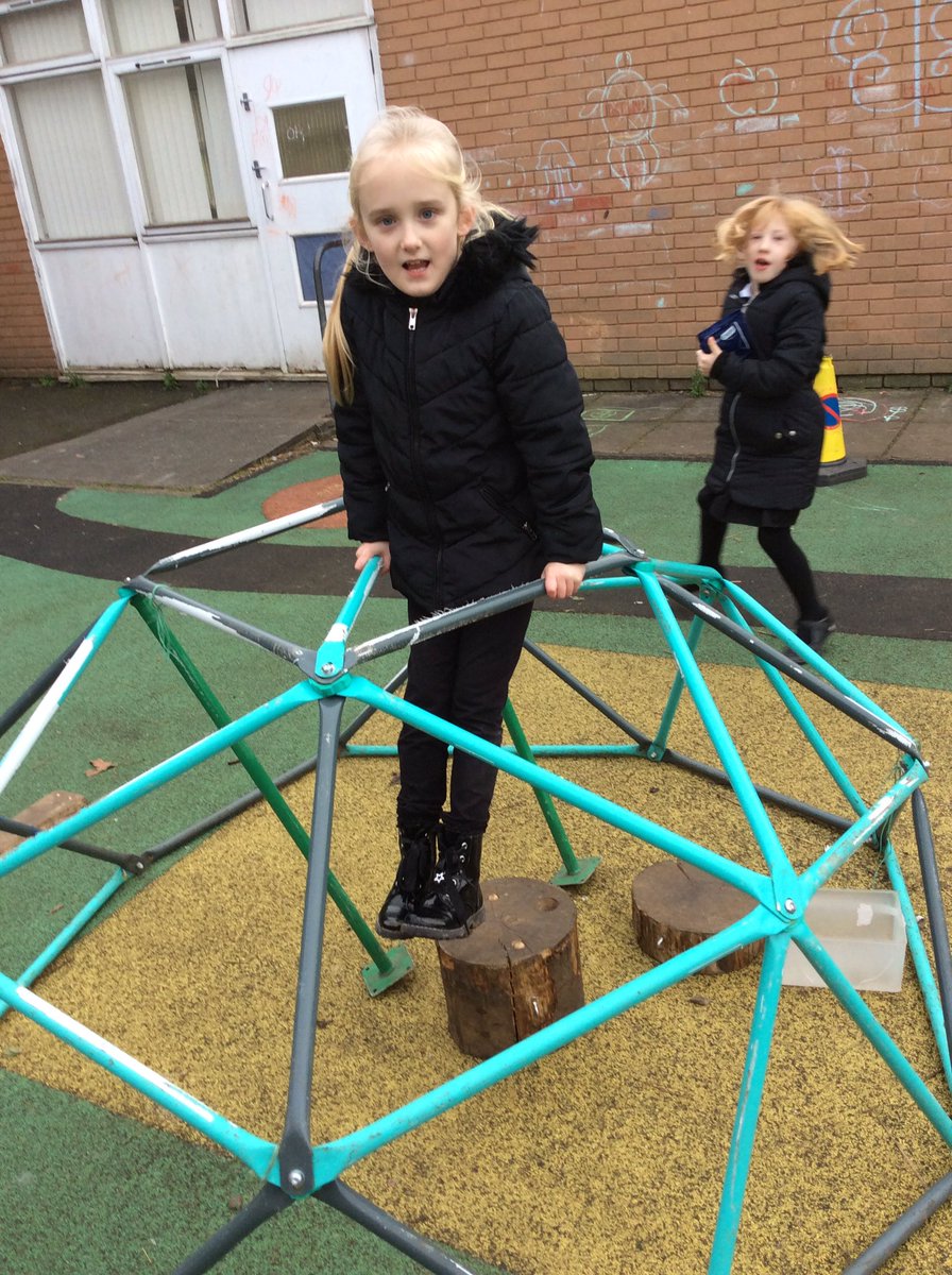 MissHallidayCVP's tweet photo. We enjoyed playing with the loose parts this afternoon! @CanalViewPSEdin @MissDawsonCV https://t.co/4vTjLSvG5k