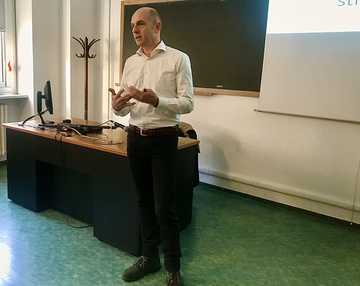 Oggi in aula si parla della struttura organizzativa del music business con <a href="/ddema66/">Daniele Demartini</a>, CFO and HR Director di @umitalia.