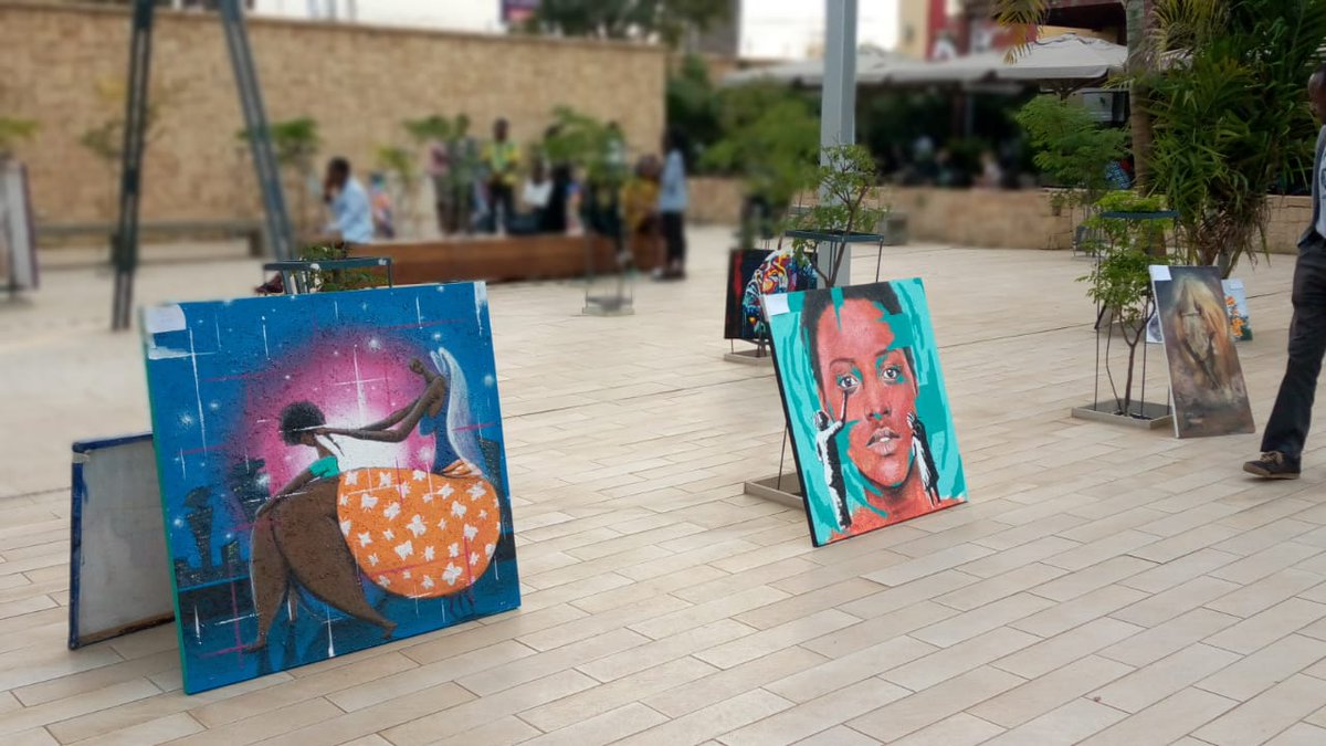 fiona_theartist's tweet photo. For the love ❤️ of art @thejunctionmall by @cr8vesgarage with @brayan_muchiri #FionART https://t.co/lKvNYy1Uou