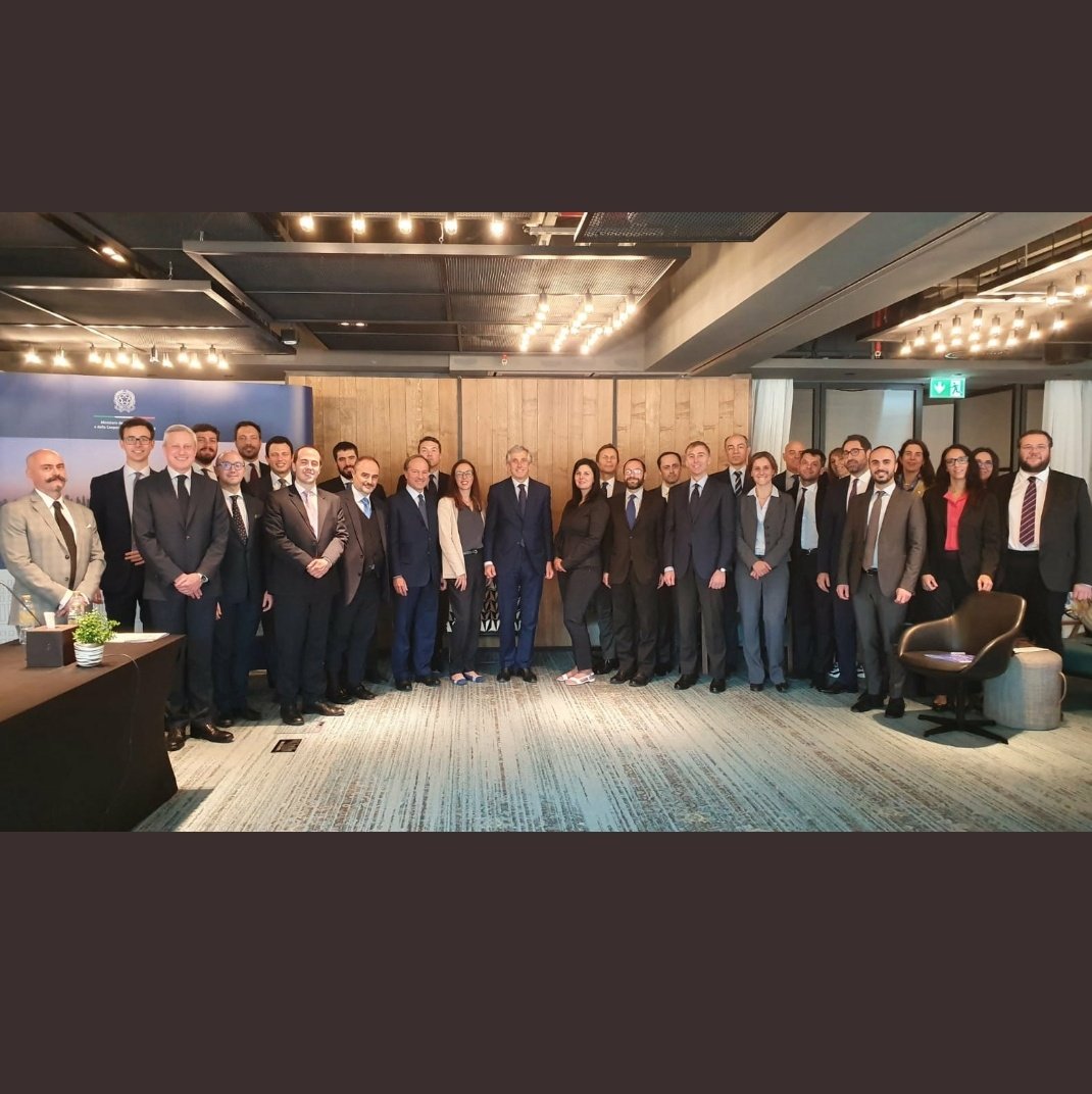 ItalyinUAE's tweet photo. Al via oggi a #Dubai la #confconsoli 🇮🇹 nel 🌍. Focus su: assistenza consolare, visti e servizi digitali. La Farnesina sempre più vicina a cittadini ed imprese.
@ItalyinDubai @ItalyMFA https://t.co/h2zNiRZxi2