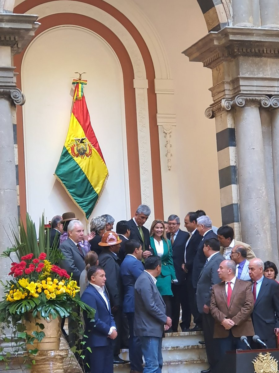 La Presidente Constitucional <a href="/JeanineAnez/">Jeanine Añez Chávez</a> indica en su mensaje que su prioridad fue luchar contra la violencia "SIN VIOLENCIA" lo cual se va logrando paso a paso para consolidar la #democracia en #Bolivia 
<a href="/CFValverde/">Carlos Valverde B.</a> <a href="/jclechin/">Juan Claudio Lechin</a> <a href="/soyfdelrincon/">Fernando Del Rincon</a> <a href="/amples/">Amples Regiani</a> <a href="/ArturoMurilloS/">Arturo Murillo</a>