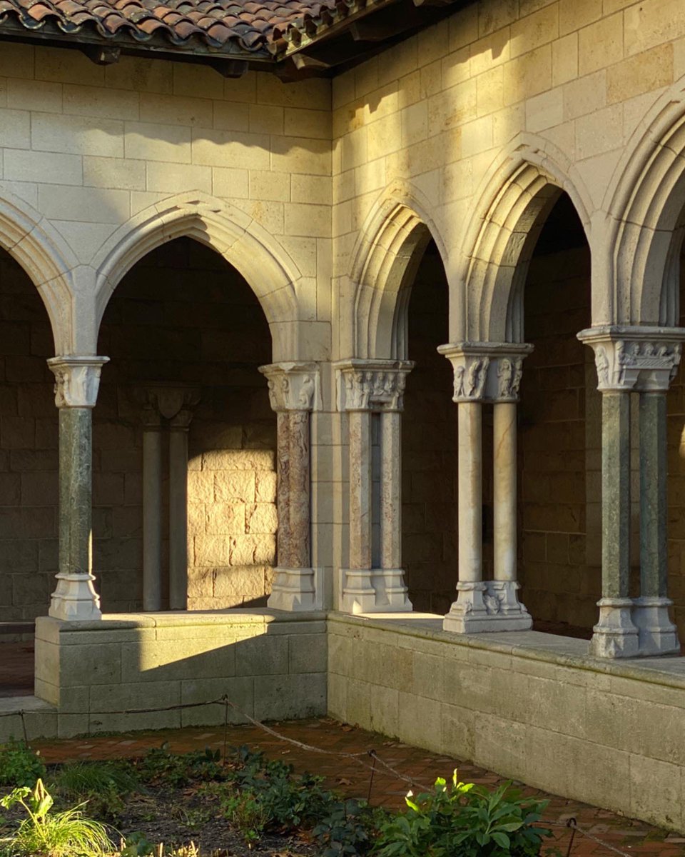 그러니까 나는 신을 믿지 않는다고 생각하다가도 그를 믿기 때문에 생겨나는 장면을 마주하다보면 신 그거 뭔데 궁금해지고 믿어봐도 될 것 같고