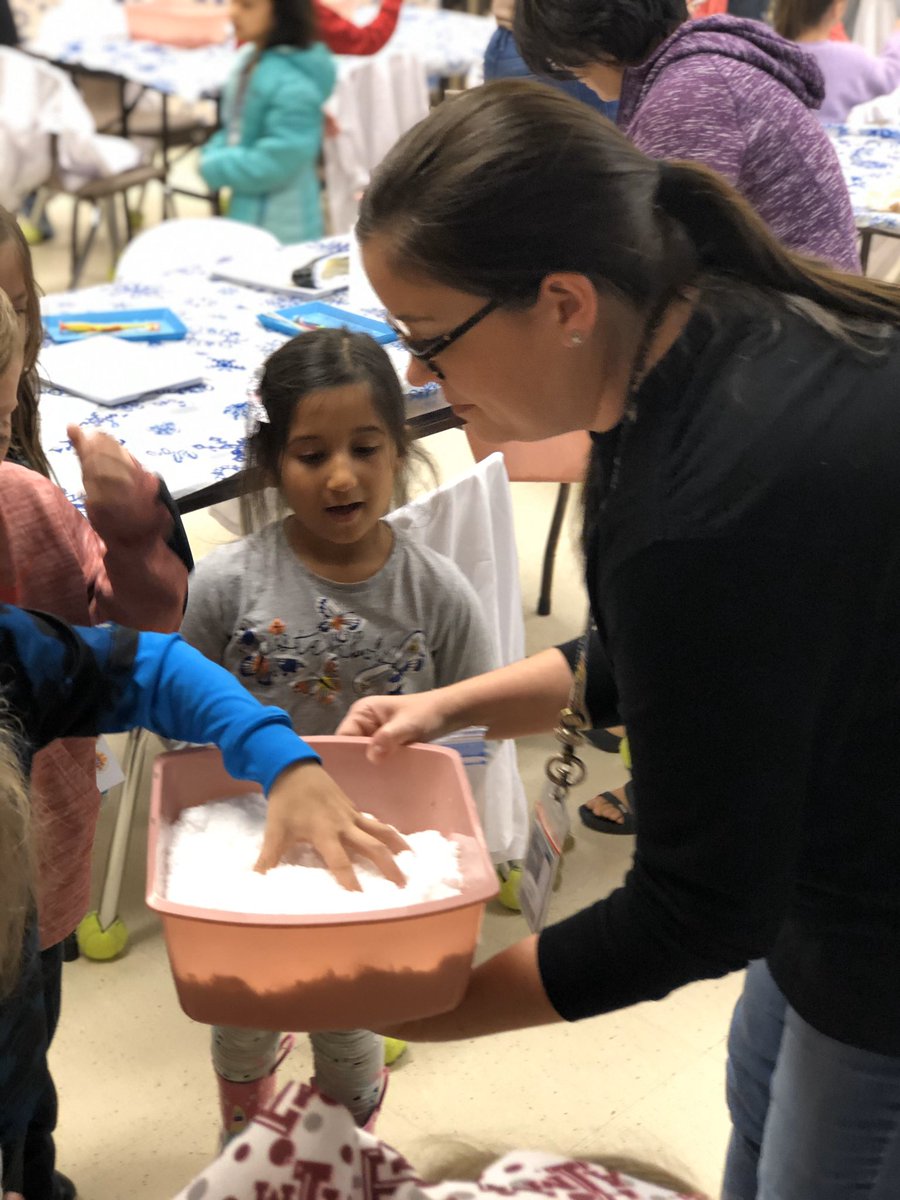 kisdjre's tweet photo. Our first graders are LOVING Hands on Science today! Thanks so much to our volunteers and our amazing Math and Science Coach, Mandy Wendt, for these unparalleled learning experiences! #jrerocks #fetchjoy https://t.co/7lDHNL89pg