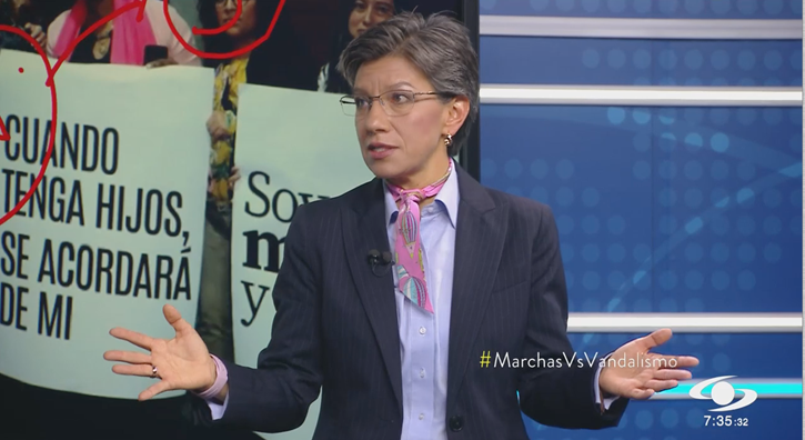 NoticiasCaracol's tweet photo. "Estamos es en un circulo vicioso en el que la gente reclama soluciones y el gobierno solo ofrece conversaciones": alcaldesa @ClaudiaLopez le pide al presidente @IvanDuque ir más allá de la “conversadera” y dar respuesta a las peticiones del paro -> https://t.co/n5yB2GNbZ0 https://t.co/e3VZOwEPkO