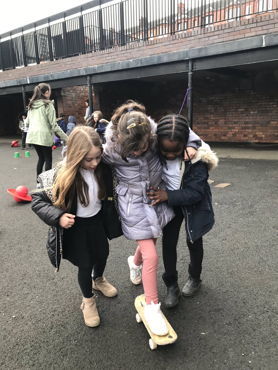 FareJennifer's tweet photo. Here we go Cohort 11 Active Play. Great start @ThornwoodPri  Children are already trying something new. Lots of smiles all round 😊 #ActivePlay @FARE_Scotland @InspiringSland @Jimmy_FARE @Thrive_Outdoors @GlasgowCC https://t.co/owKk4E9GMy