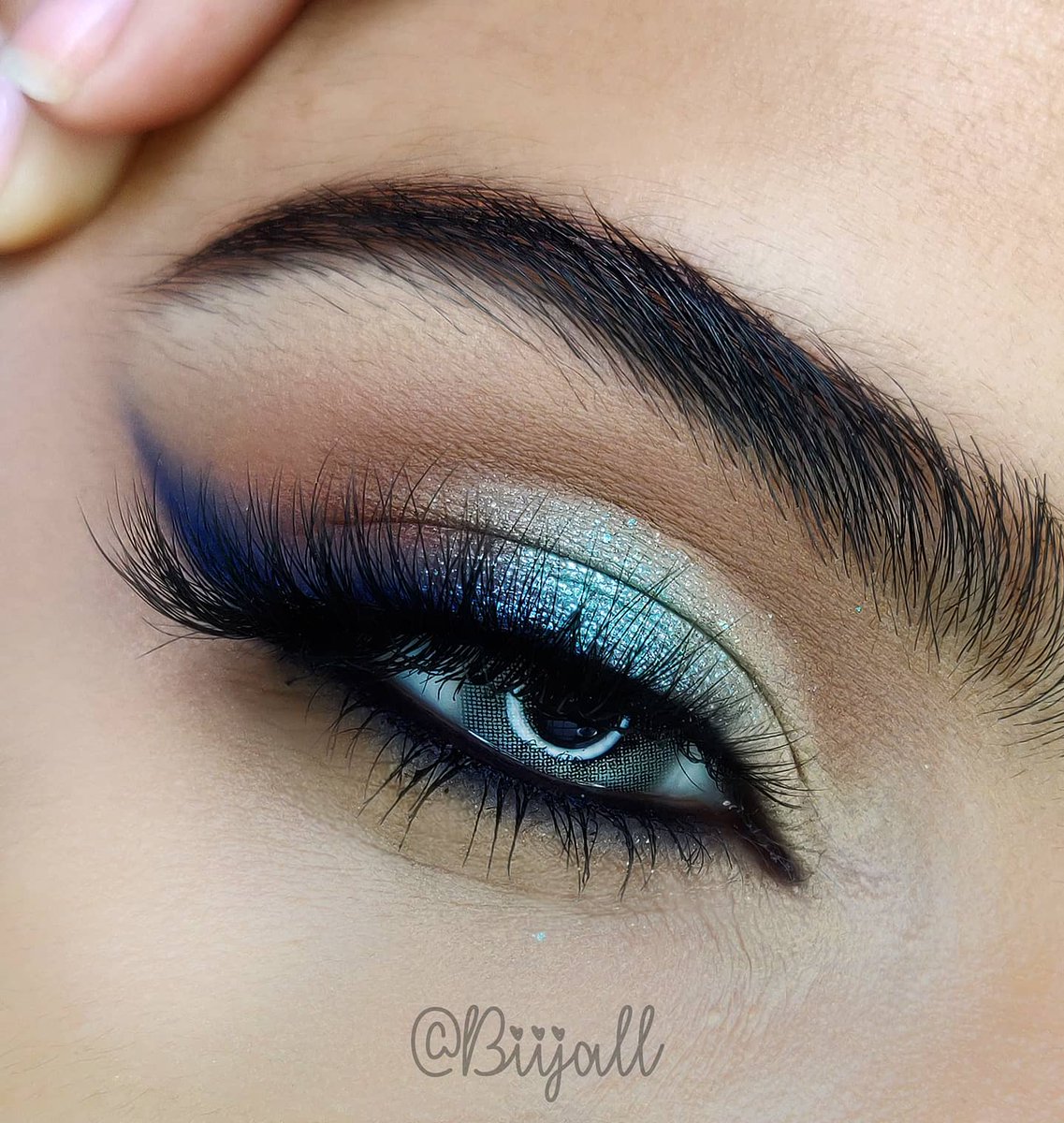 Flickacosmetics's tweet photo. Perfect Blue Smokey Winged eyes π π
In frame:- @Biijall π
Product:- Eye Got It Blue eye pencil π₯
.
Shop yours
Link in Bio!
.
#flicka #iloveflicka #flickacosmetics #eyegotit #blueeyes #kohlkajal #bluekajal #eyelook #eyemakeup #smokeyeyes #wingedeyes #vegan #crueltyfree https://t.co/LnMhCVXEdv