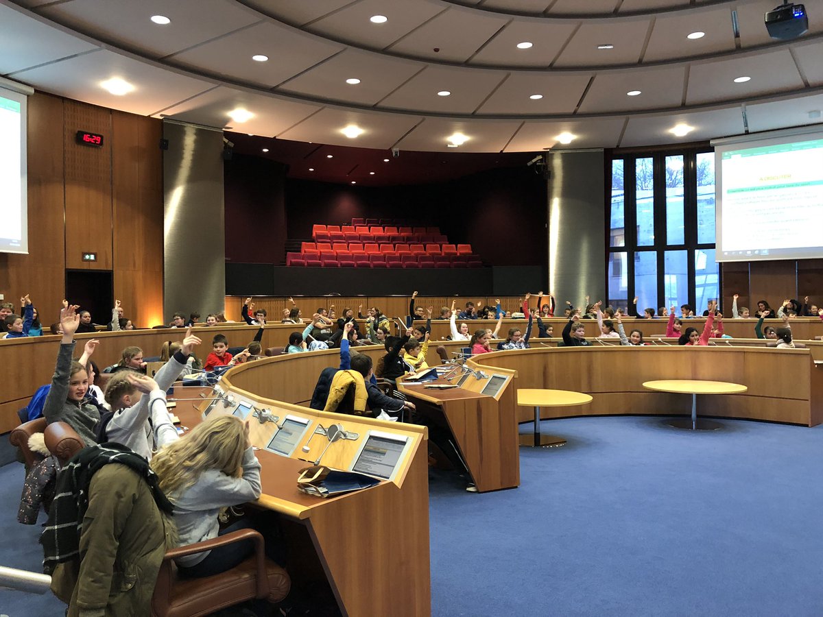 USEP62's tweet photo. #AGE2020 #CongresDesEnfants Le but de notre venue dans l’hémicycle de notre département @pasdecalais62 ? Le #DébatAssociatif - #AGE ! Cette année nos usépiens ont pour objectif de créer un flyer en faveur des enfants de l’Ecole. Pourquoi venir à l’USEP ? https://t.co/88lZ5fY3Pv