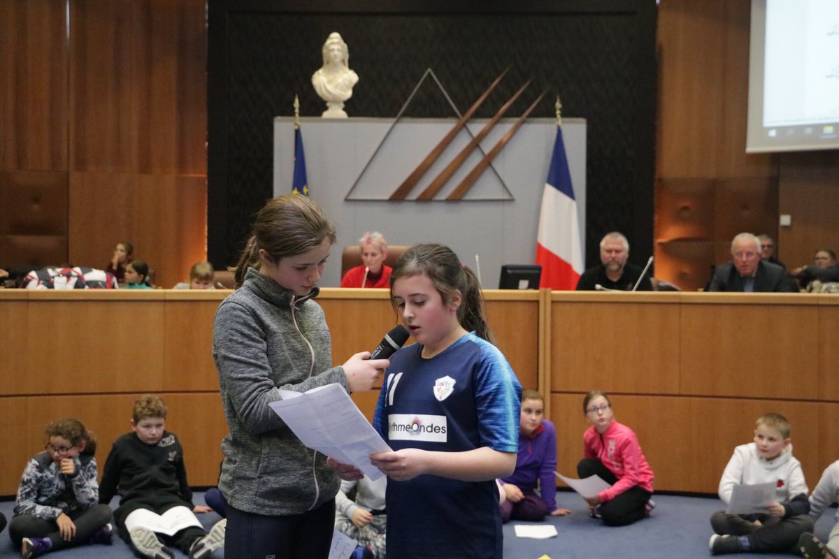 USEP62's tweet photo. #AGE2020 #CongresDesEnfants Le but de notre venue dans l’hémicycle de notre département @pasdecalais62 ? Le #DébatAssociatif - #AGE ! Cette année nos usépiens ont pour objectif de créer un flyer en faveur des enfants de l’Ecole. Pourquoi venir à l’USEP ? https://t.co/88lZ5fY3Pv