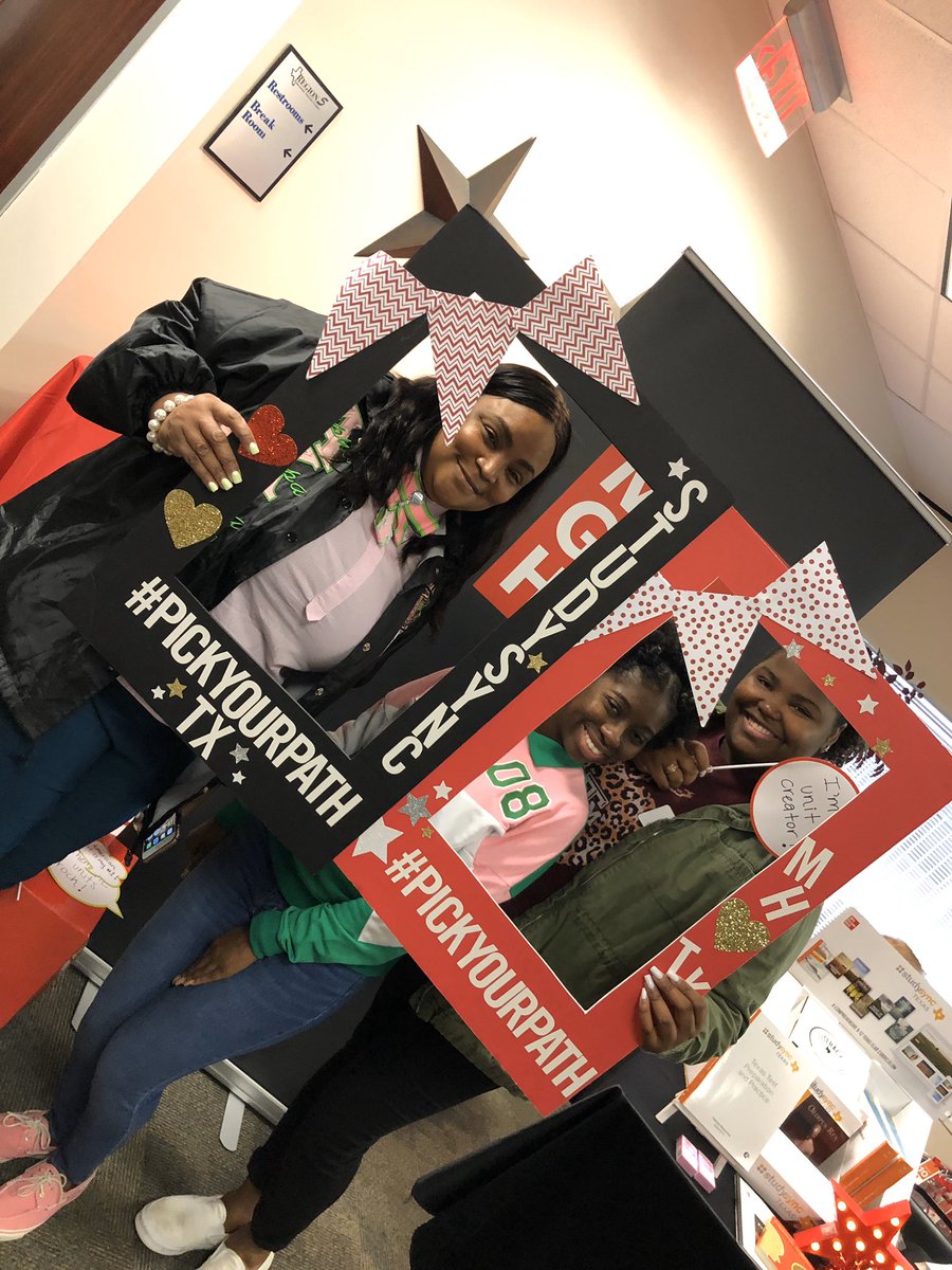 MsCLRoberts's tweet image. Instructional Materials Fair 📚 #esc5IM #PickYourPathTX #AKAEducators 💗💚