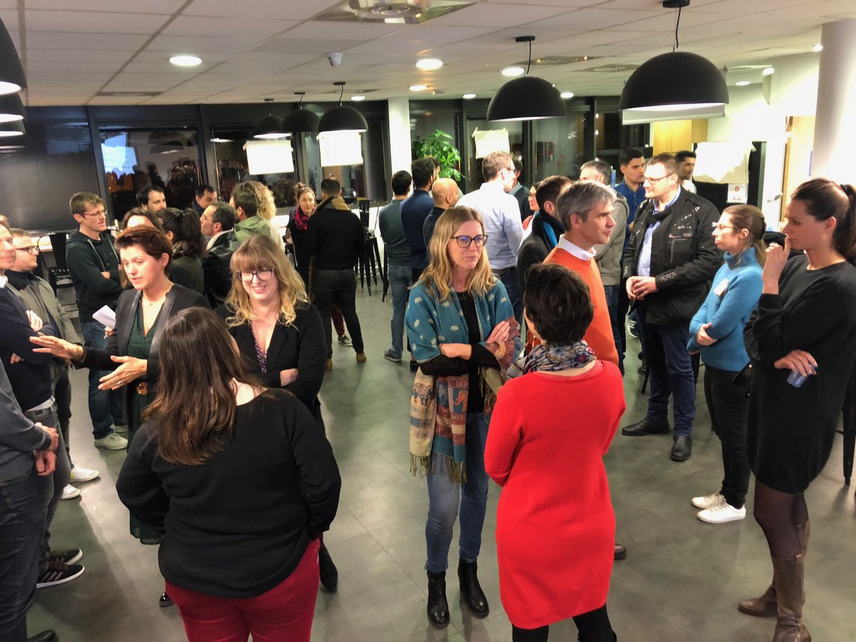 espritagile's tweet image. Hier soir @rtprestes et Natascha ont dressé un portrait du #coachAgile et ont initié 40 participants à l’écoute active. A grand merci à eux ainsi qu’à travaux.com pour l’accueil. Et un grand merci à tou.te.s pour votre participation active à cet l’#AgileAfterWork !