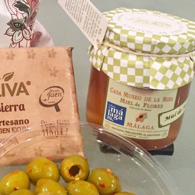 NicDeLaMitch's tweet photo. Seriously, this raw orange blossom honey from @mar_de_olivos is SO good  👌🐝 

#SE23 #ForestHill https://t.co/5uivjm1kAg