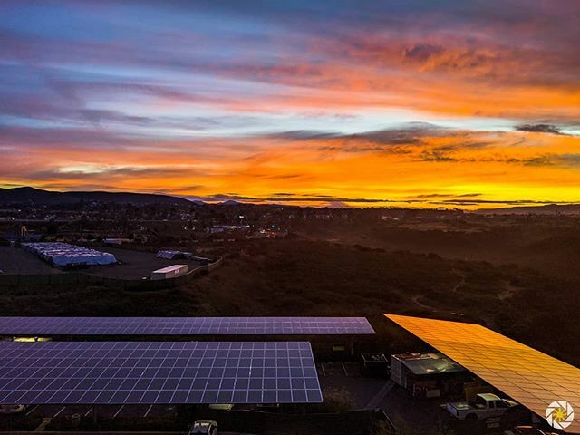 MarvinArcelona's tweet photo. Got into the office early enough to catch this amazing sunrise. 😍😍😍 #marcoparc #marcoparcphotography #cellphone #photography #photogs #photographer #google #googlepixel #pixel3 #pixel3xl #teampixel #sunrise #landscapephotography #intuitlife #intuit https://t.co/77NW1cFXJH https://t.co/lgUcJPTsrP