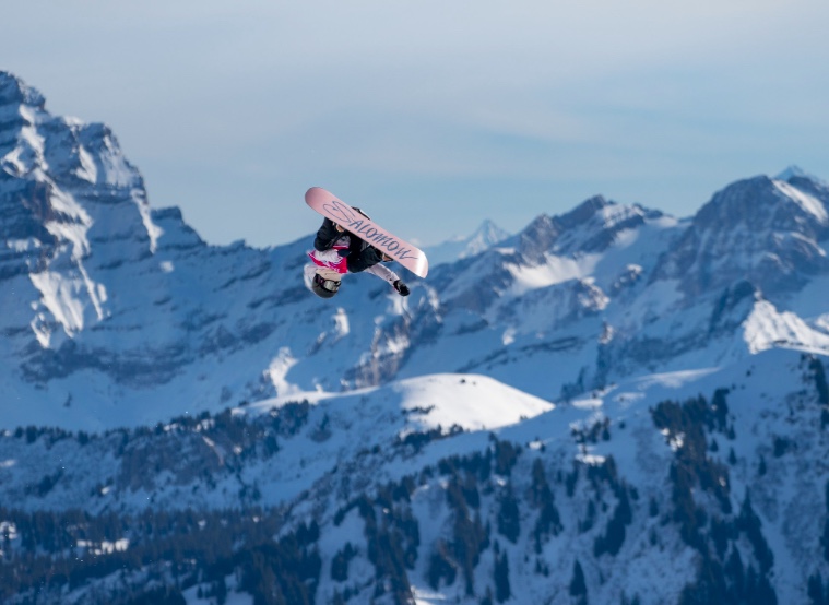 "I am happy with my gold medal. I did my best today. My effort paid off. The Youth Olympics were a lot of fun and I was happy with the experience" Asanuma Hinari (JPN) women's #snowboard #bigair gold medallist🥇 at #Lausanne2020 #YOG
📷 Jed Leicester for OISphotos.com