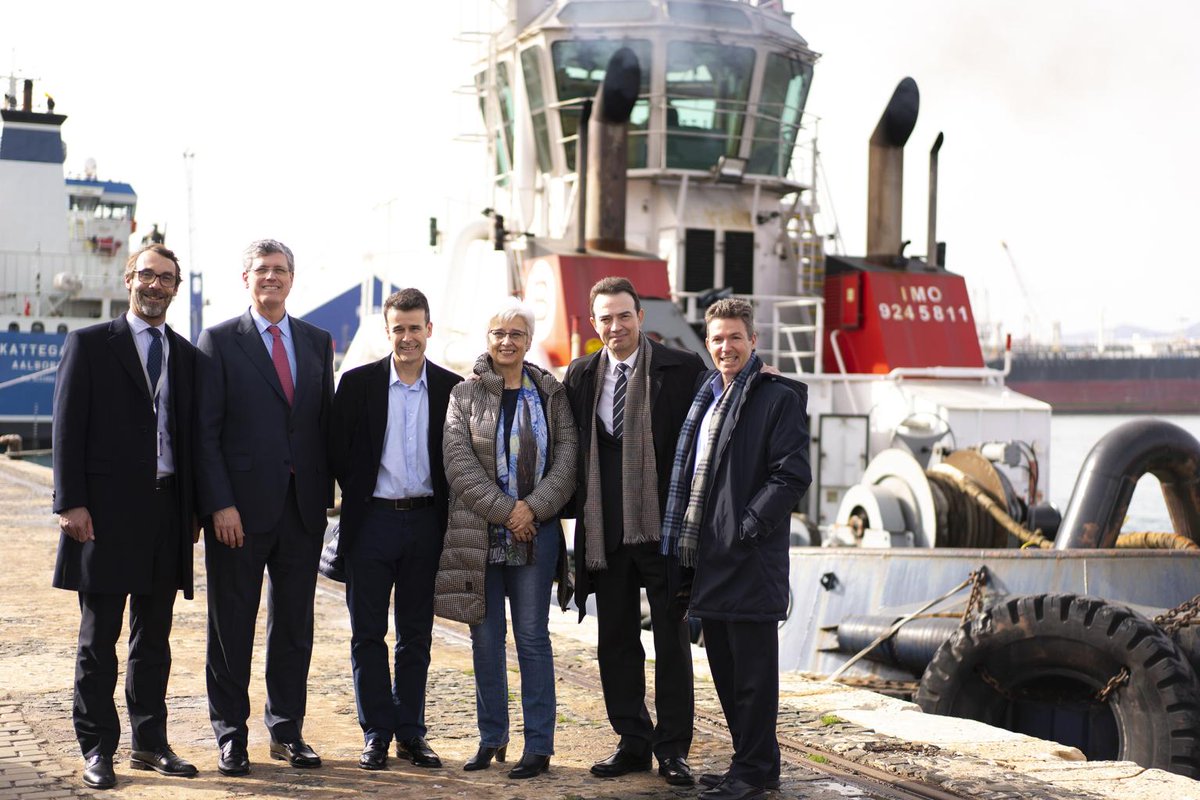 AGonzaloAizpiri's tweet photo. Fascinante visita a la refinería de #RepsolCartagena. Un equipo que con talento, eficiencia, tecnología y digitalización afronta los #retosenergéticos de hoy. Enhorabuena a todos por operar de forma excelente y asentar las bases del refino del futuro #WeAreRepsol #RepsolTalent https://t.co/7zt3kmMbaL