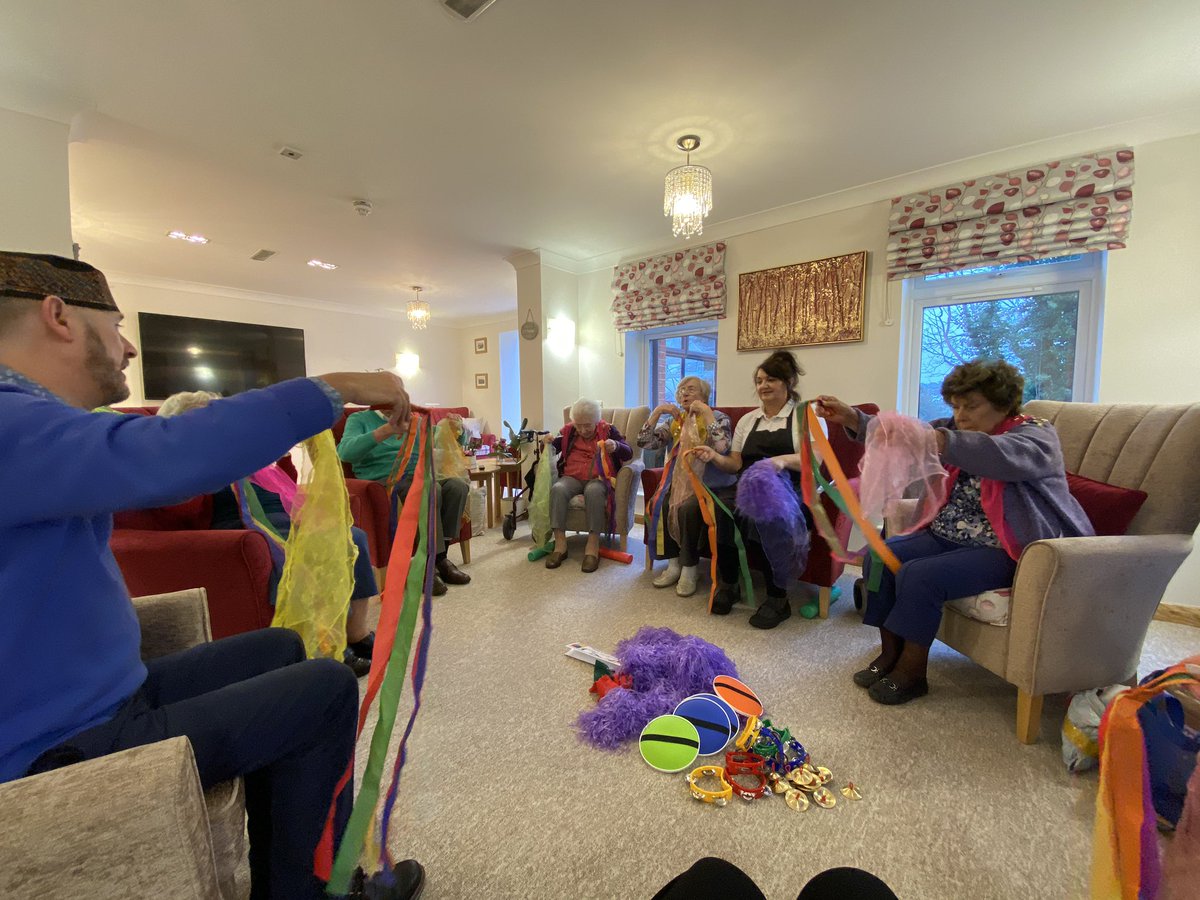 wessex_society's tweet photo. A fun and colourful afternoon at our Westbourne house- here are some photos of our weekly exercise class hosted by Mark every Wednesday afternoon
#weeklyclass #exercise #fun #colourful #music #independentliving #abbeyfieldwessexsociety https://t.co/eAvgwle1Op