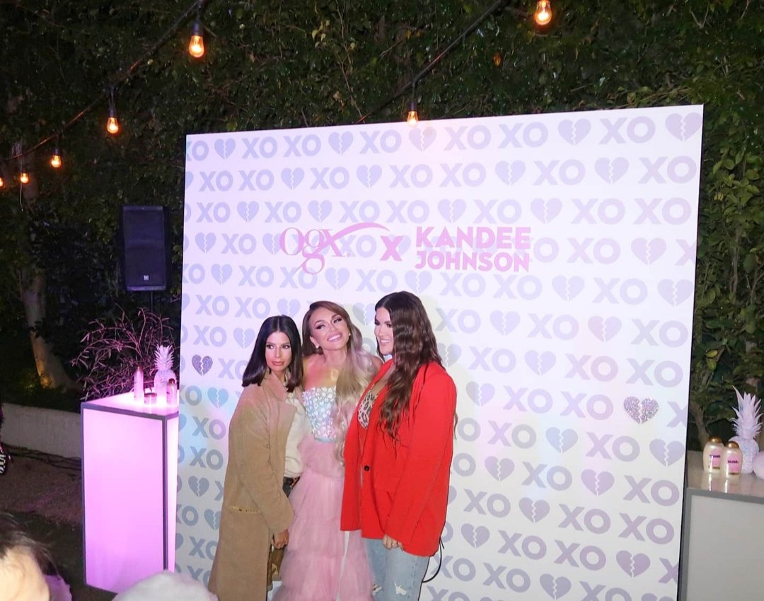 djcomplexlex's tweet image. Just your typical Tuesday night, hanging out with mermaids 🧜‍♀️
The @OGXBeauty x @KandeeJohnson Pop Glam Launch Party last night was awesome! 💕💅💋💄🛁🚿