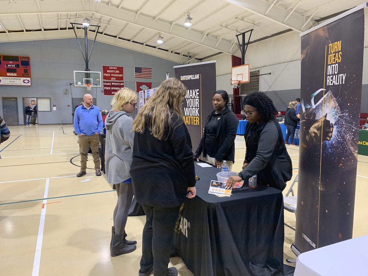 GloverHollyD's tweet photo. Be Pro Be Proud and Career Tech Day is an amazing opportunity for Beebe students to learn about career options in trade schools, industry, and other agencies right after high school. #BPRD @beebehighschool @BeProBeProudAR https://t.co/YpPlGRTbKu
