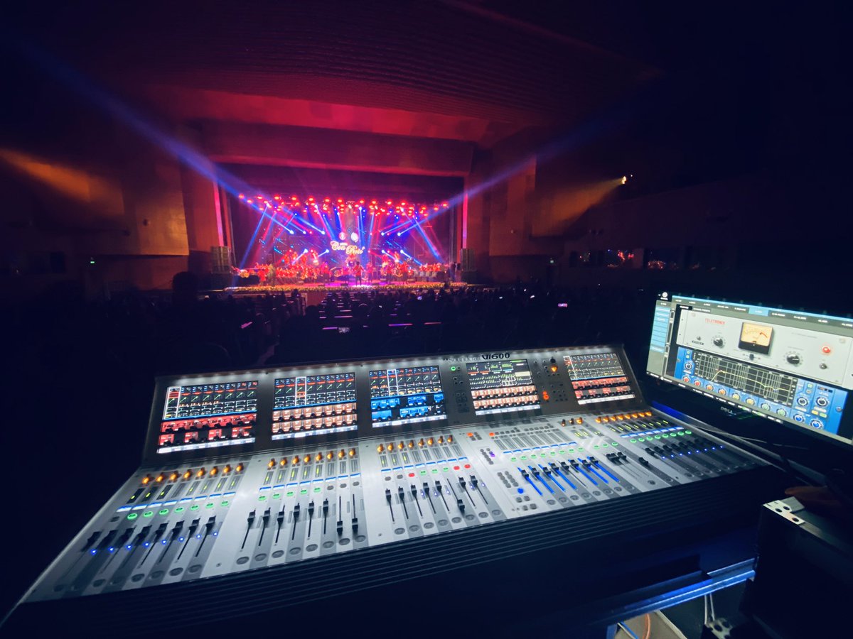 Malinda_Lowe's tweet photo. Gig mode ! #universalsound @SoundcraftUK @UAudio https://t.co/WETq07XzMK