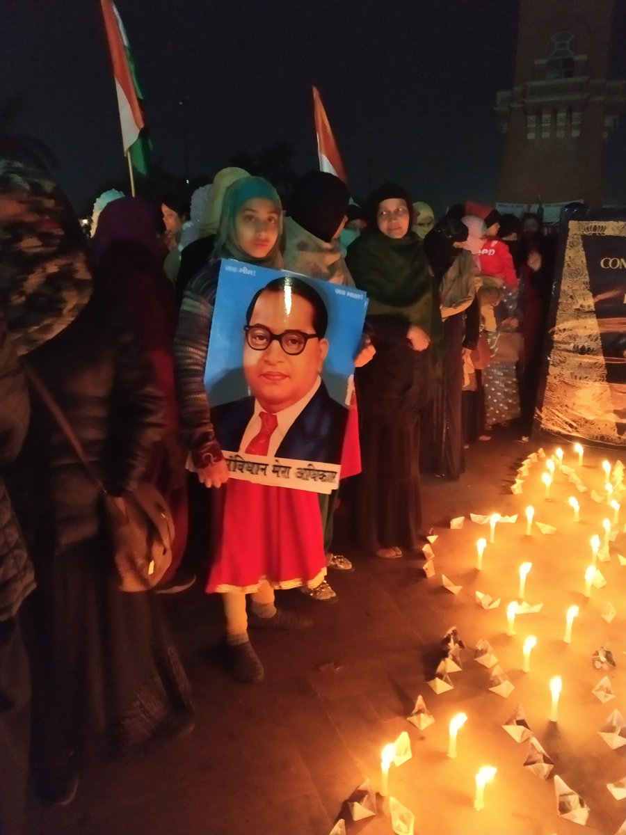 PAWANKAUSHAL05's tweet photo. #LucknowProtests
Day 5 of peaceful #LucknowProtest by women and children at #lucknows clock tower.
#CAA_NPR_Protest #CAA_NRC_NPR #Lucknow_Bhi_ShaheenBagh https://t.co/NlTOsVjoqz