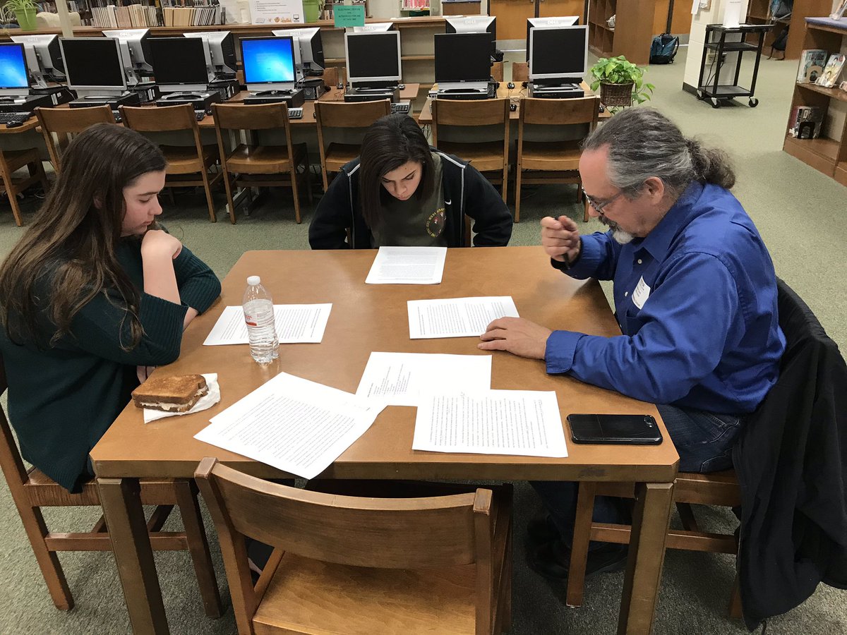 gbcatslibrary's tweet photo. #ODU Writing Coaches were here to train our Wildcat Writing Coaches. Students can come in during #OneLunch to get assistance with writing. @Gbhwildcats https://t.co/8kEJbOrgJT
