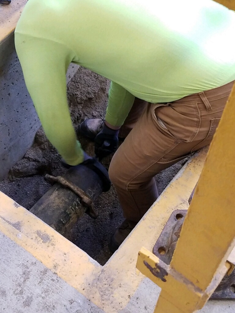 IndianaLaborers's tweet image. In the 40-hour Introduction to Pipelaying Class, our members learn how to safely install pipe systems by introducing them to the tools, equipment, and techniques typically used in pipelaying. #LiUNA #Construction #Pipelaying #Apprenticeship