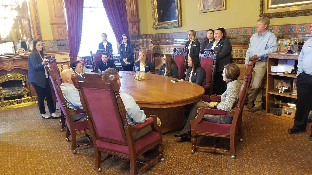 jpstinn07's tweet photo. Honor to meet with @IAGovernor  to talk about what we do with @IowaSelect https://t.co/c3DGUP2hK7