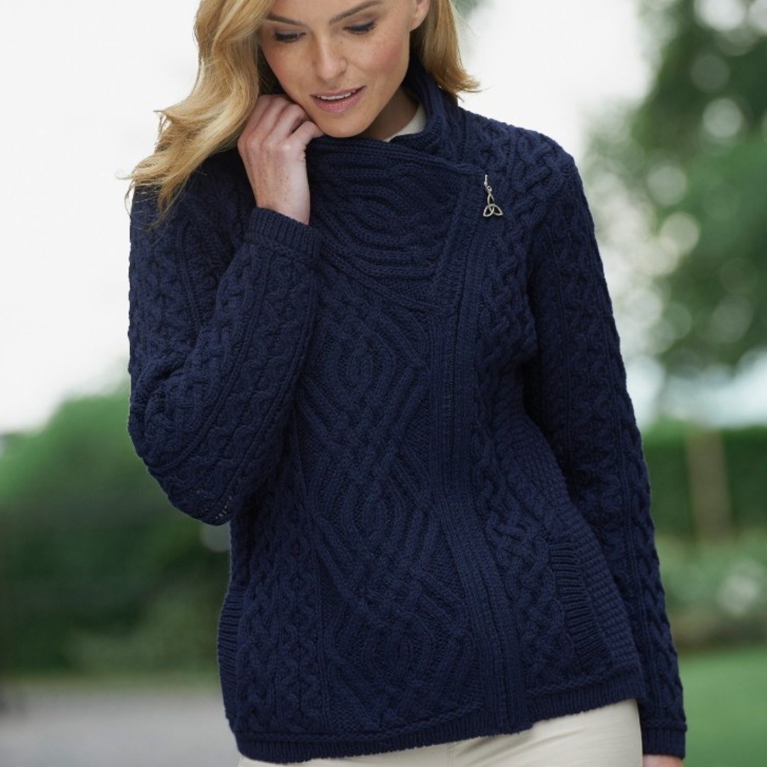 Carrollsgifts's tweet photo. Made from 100% Merino wool, this cardigan is incredibly soft and warm, and is a perfect choice for those chilly winter evenings.
β¬100.00/$109.00/Β£89.00
- https://t.co/wC8ufFYHsh -
-
#Carrollsirish #TheAranStore #Knitwear #Ireland #ShopIrish https://t.co/9PThtMk9Qp