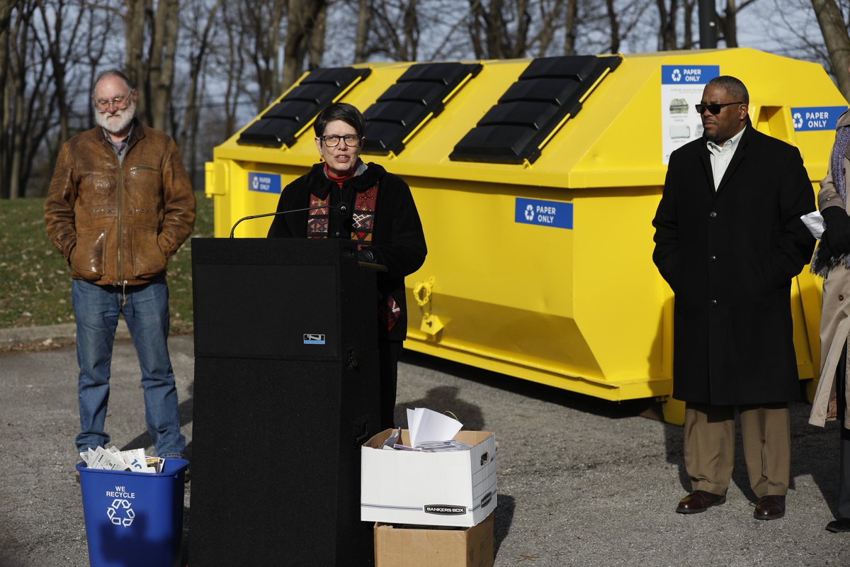 LexingtonKyGov's tweet photo. ♻️New option for paper recycling! Details 👉🏽https://t.co/VAxYHgn4gV https://t.co/IIWB65s9nb